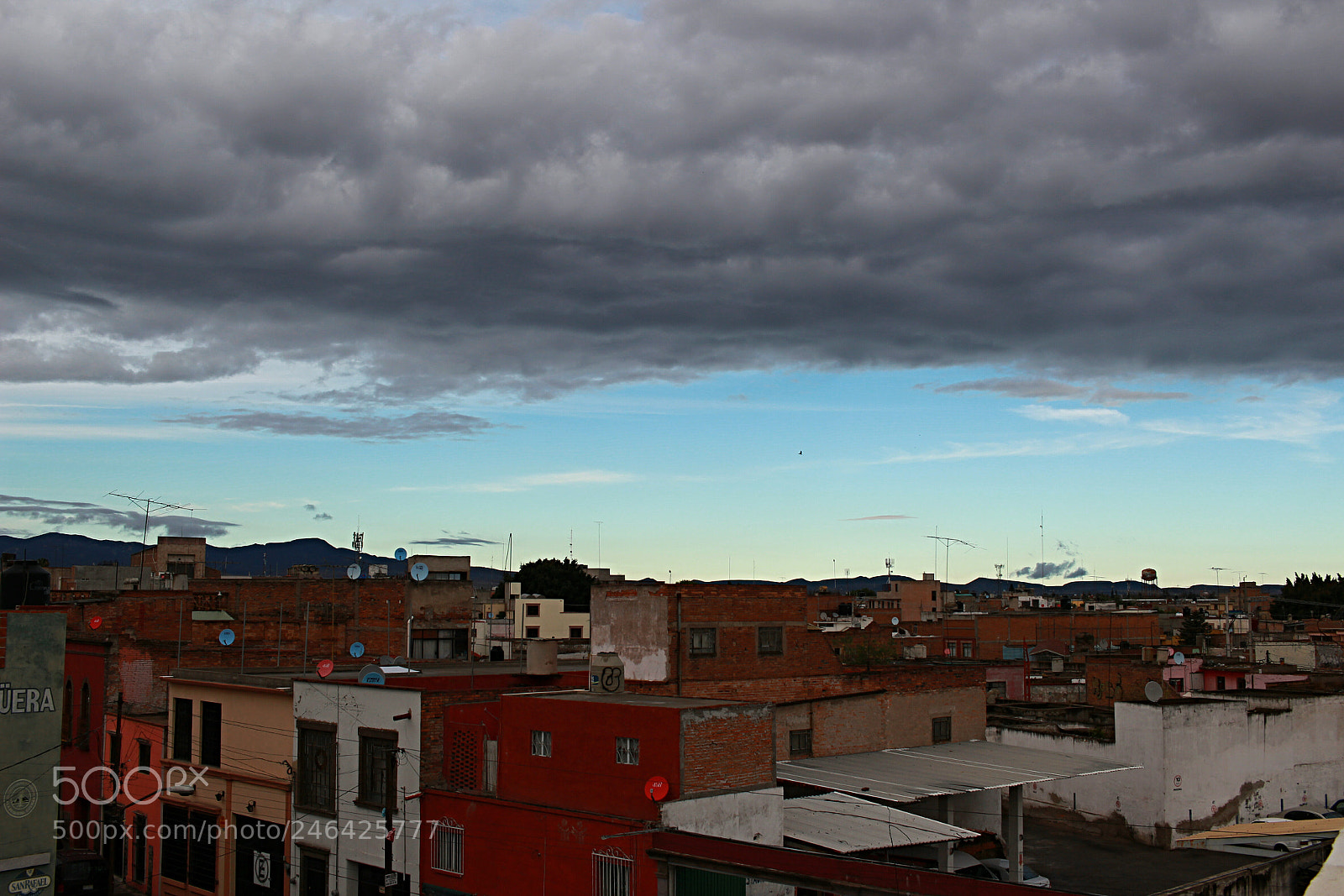 Canon EOS 1300D (EOS Rebel T6 / EOS Kiss X80) sample photo. Fumando?. photography
