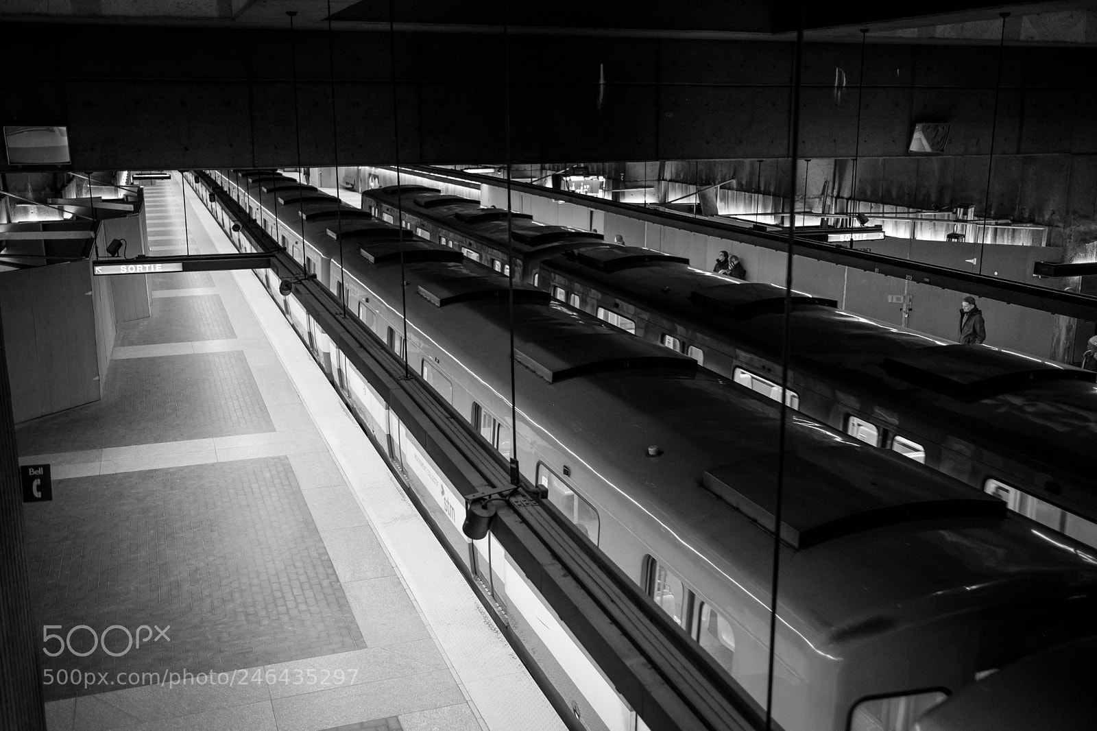 Fujifilm X-T2 sample photo. Metro stalker photography