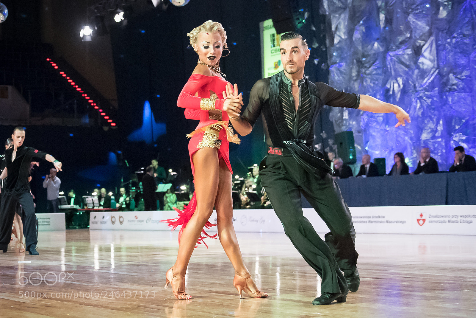 Nikon D5 sample photo. Dancers dancing latin dance photography