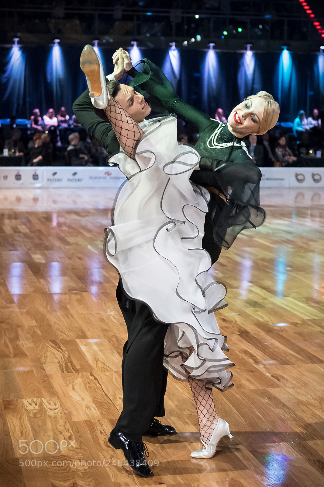 Nikon D5 sample photo. Dancers dancing standard dance photography