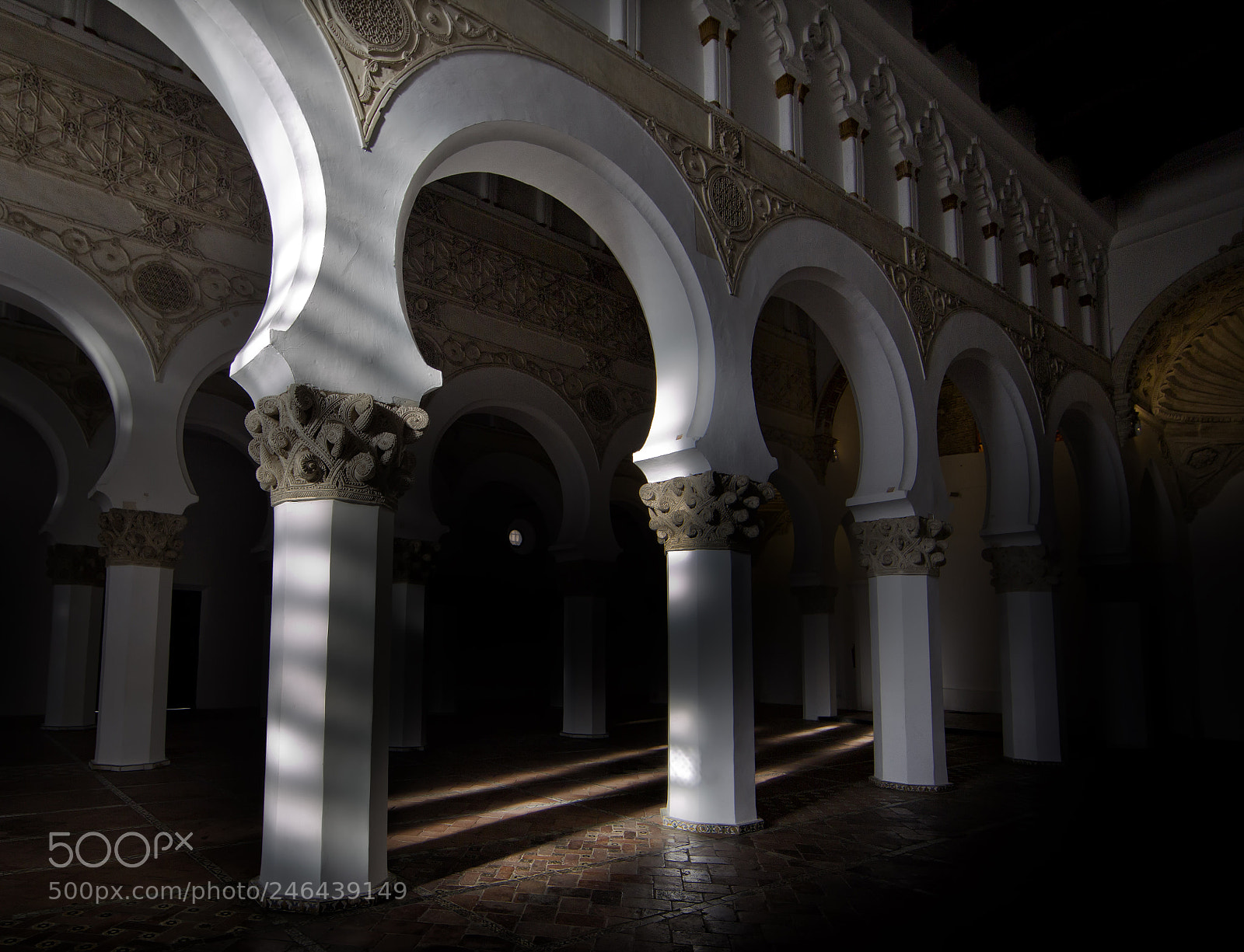 Canon EOS-1D Mark IV sample photo. Old synagogue photography