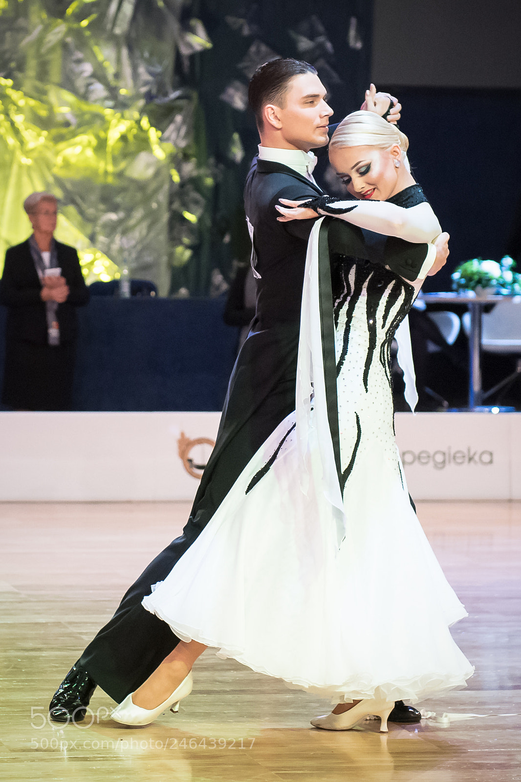 Nikon D5 sample photo. Dancers dancing standard dance photography
