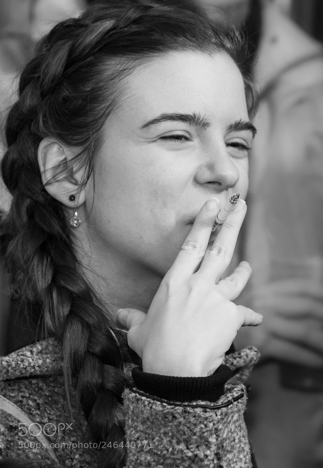 Canon EOS 760D (EOS Rebel T6s / EOS 8000D) sample photo. Cigarette break photography