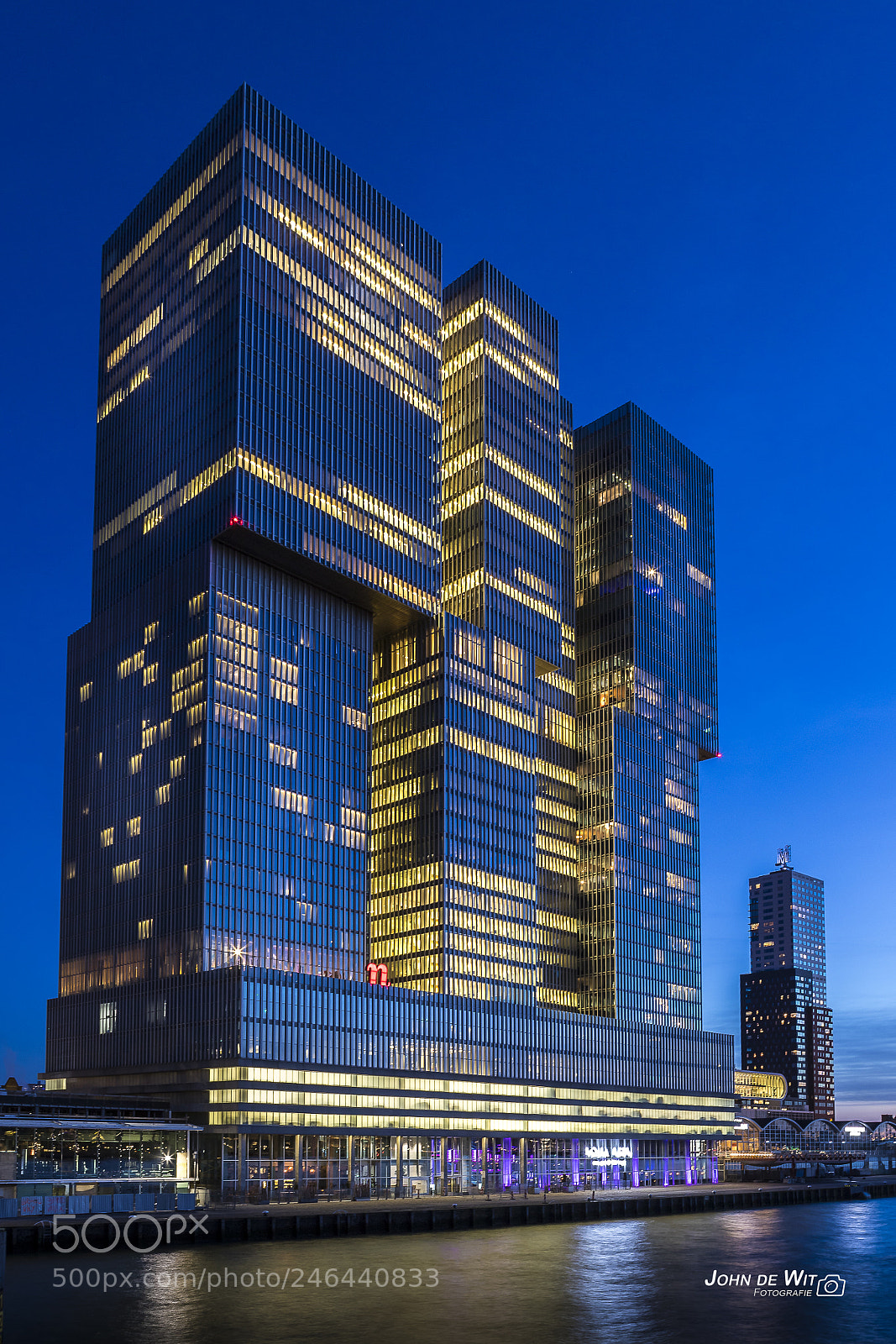 Canon EOS 6D Mark II sample photo. Blue hour in rotterdam. photography