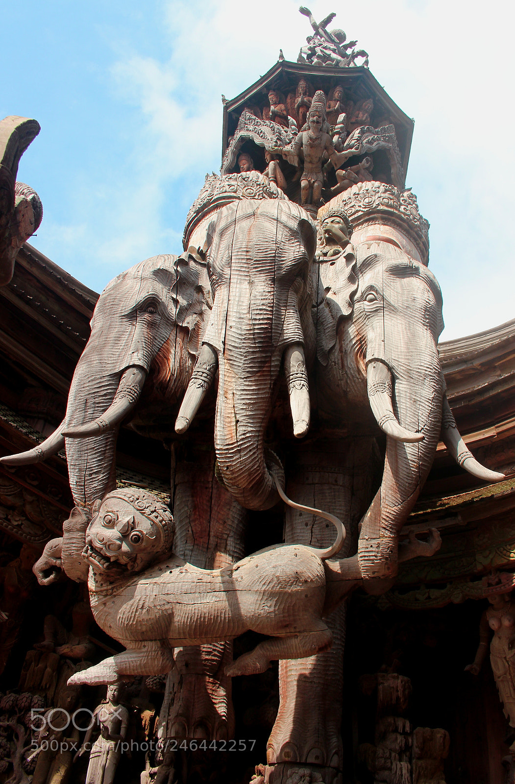 Canon EOS 100D (EOS Rebel SL1 / EOS Kiss X7) sample photo. Wooden statue erawan elephant photography