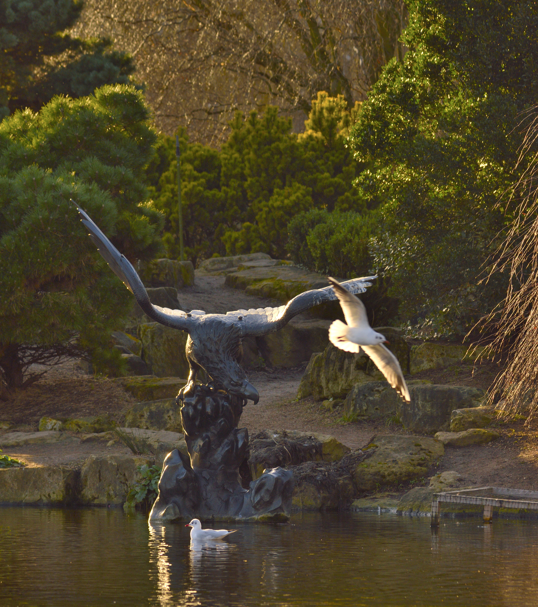 Nikon D3300 + Sigma 150-600mm F5-6.3 DG OS HSM | C sample photo. Soaring eagle statue photography