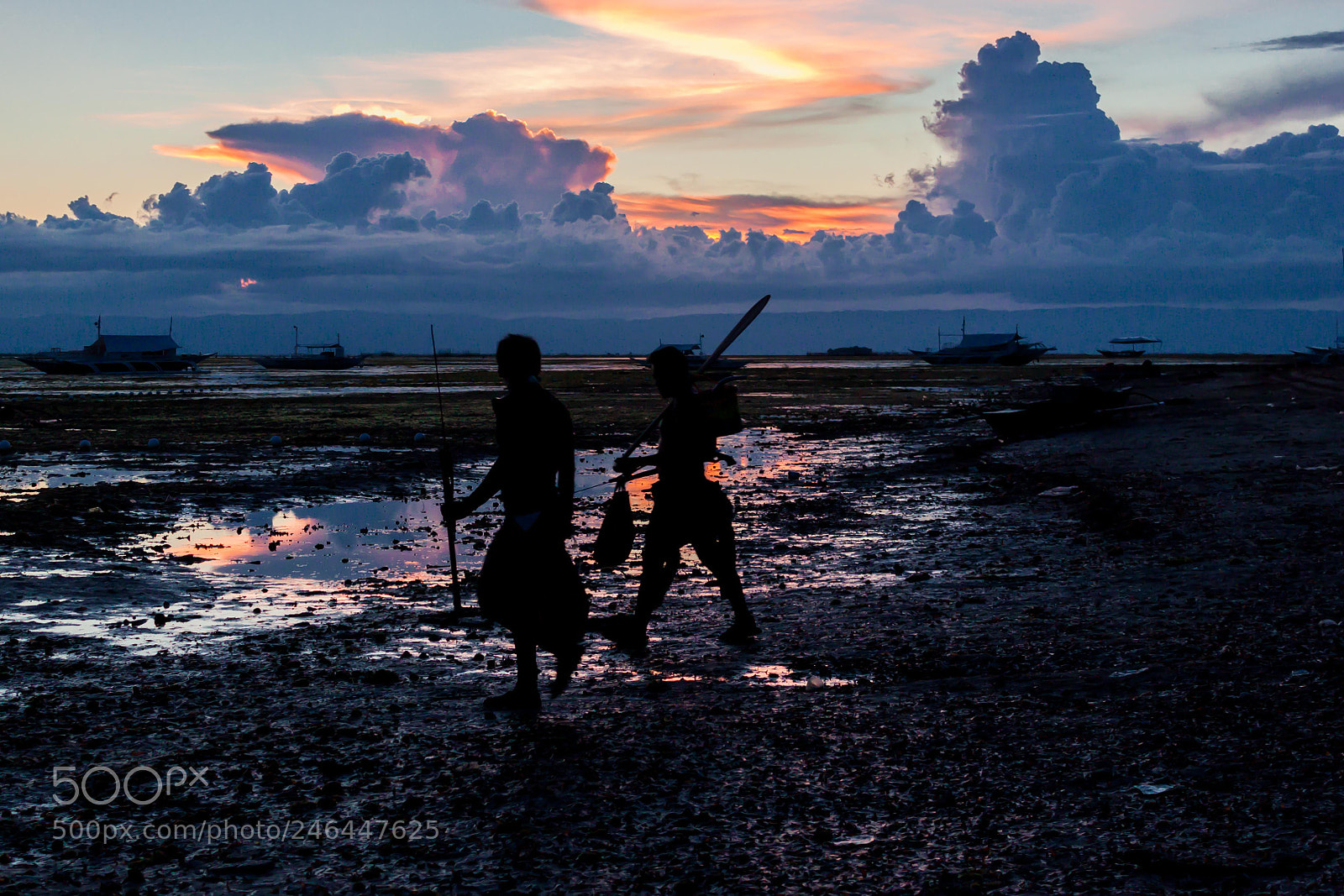 Canon EOS 500D (EOS Rebel T1i / EOS Kiss X3) sample photo. Mariscadores filipinas photography