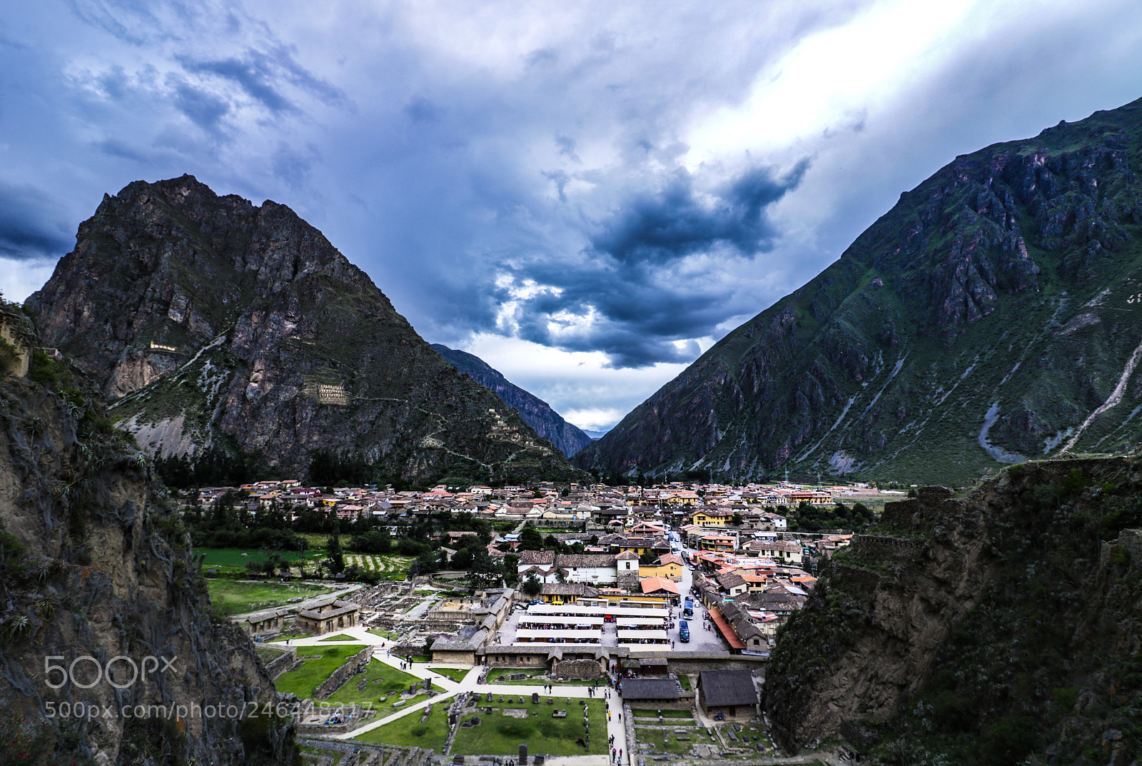 Canon EOS 750D (EOS Rebel T6i / EOS Kiss X8i) sample photo. View of ollantaytambo city photography