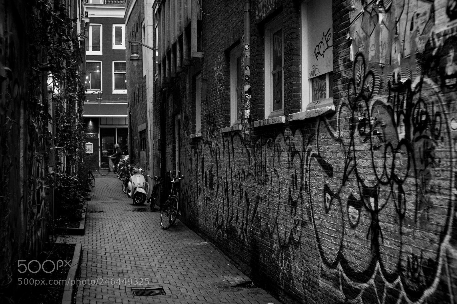 Fujifilm X-Pro2 sample photo. Scooter graffiti photography