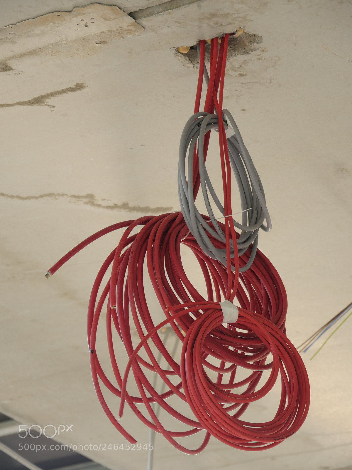 Panasonic Lumix DMC-GH4 sample photo. Two rolled wires sticking photography