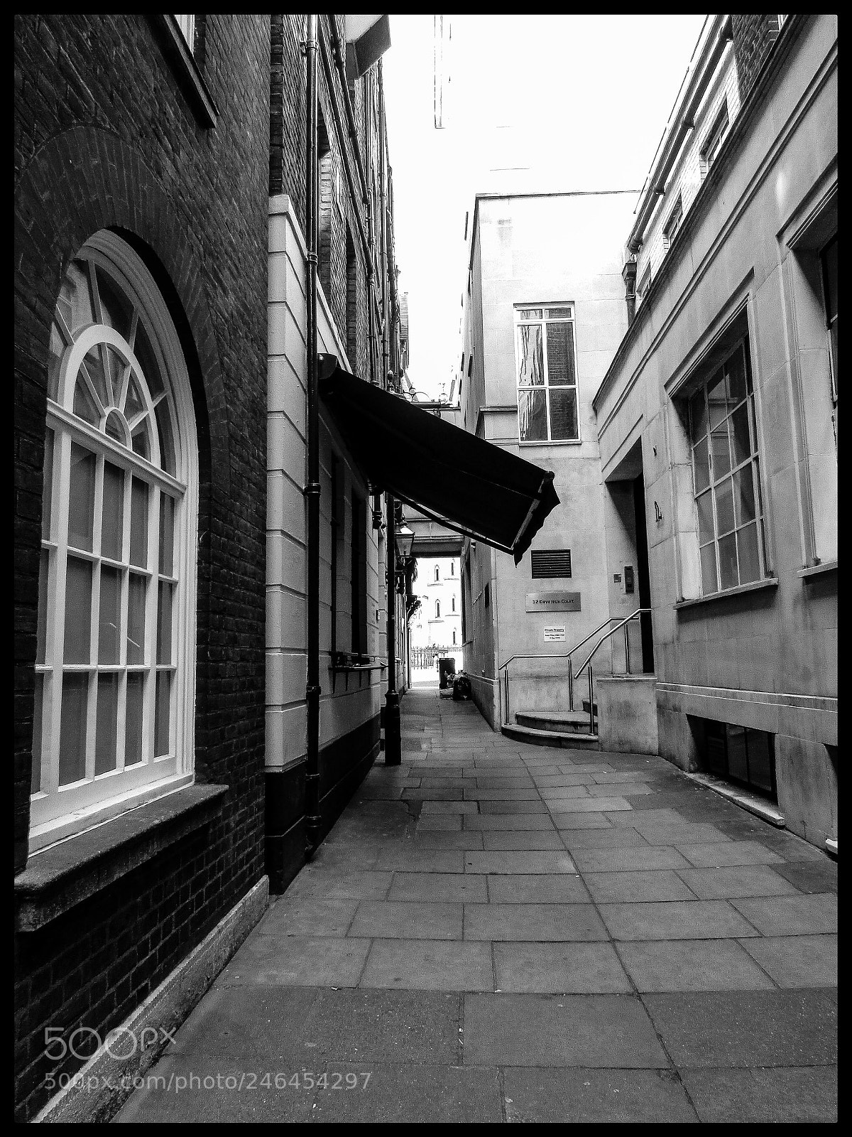 Canon PowerShot SX400 IS sample photo. Backstreet in london photography