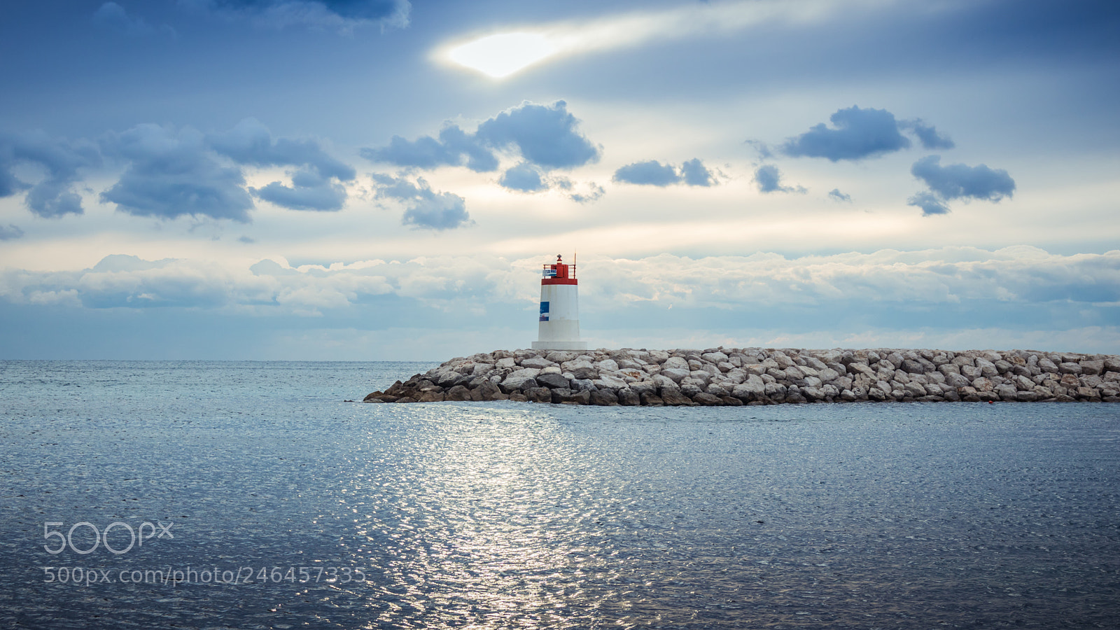 Canon EOS 750D (EOS Rebel T6i / EOS Kiss X8i) sample photo. Lighthouse on middle of photography
