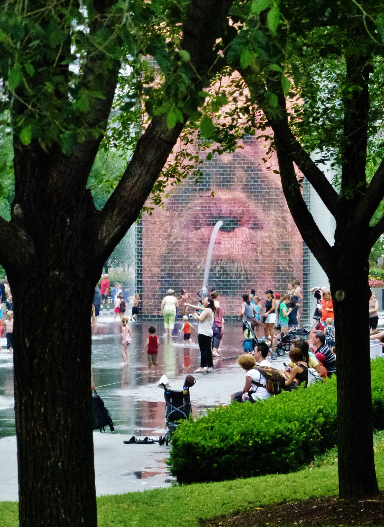 Panasonic DMC-ZS10 sample photo. Crown fountain photography