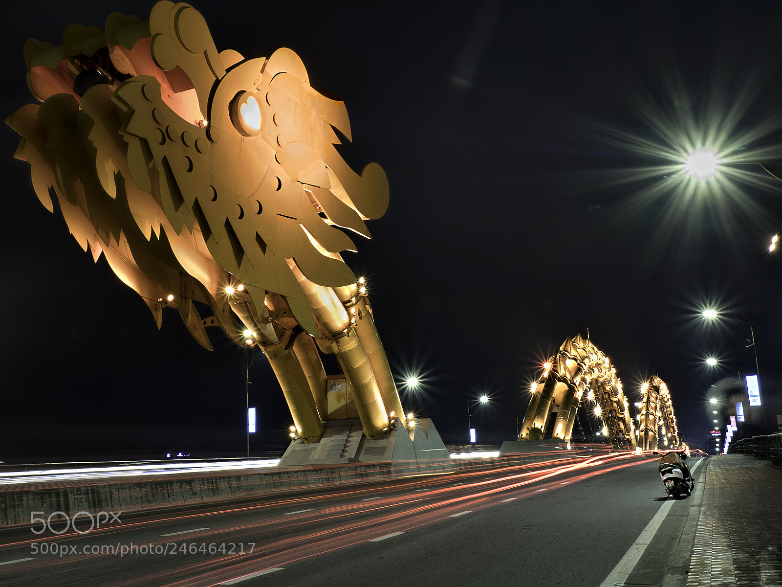 Olympus OM-D E-M1 Mark II sample photo. Dragon bridge photography