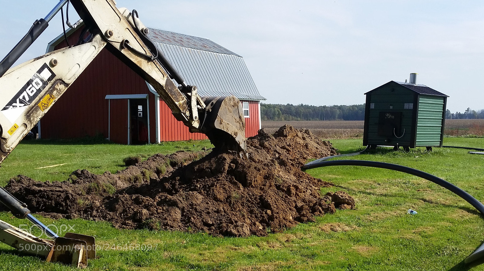 Samsung Galaxy S5 sample photo. Digging dirt photography