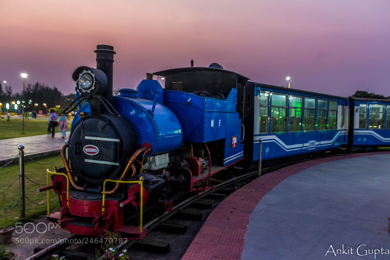 Canon EOS 700D (EOS Rebel T5i / EOS Kiss X7i) sample photo. Toy train photography