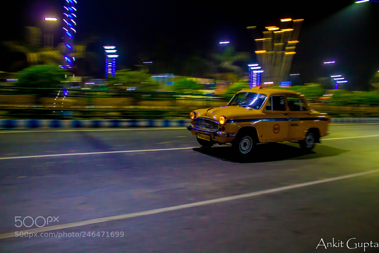Canon EOS 700D (EOS Rebel T5i / EOS Kiss X7i) sample photo. Kolkata's iconic yellow taxi photography