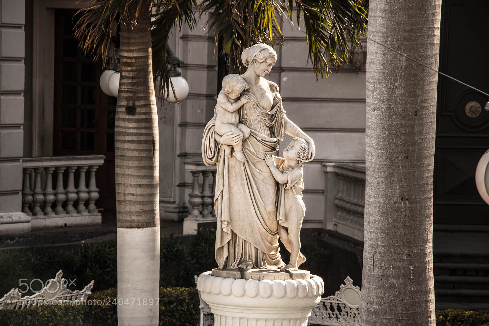 Canon EOS 750D (EOS Rebel T6i / EOS Kiss X8i) sample photo. Monumento a la madre photography