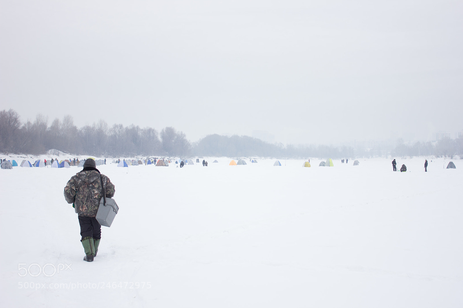 Canon EOS 600D (Rebel EOS T3i / EOS Kiss X5) sample photo. Winter fishing photography