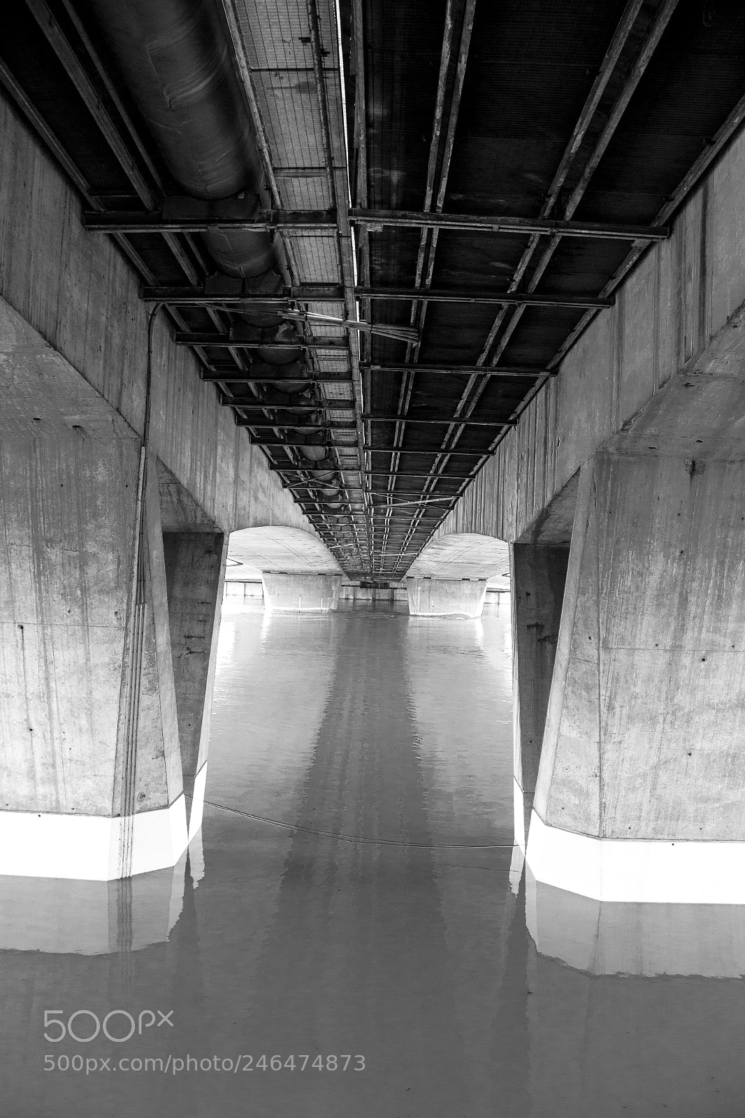 Canon EOS 600D (Rebel EOS T3i / EOS Kiss X5) sample photo. Sous le pont photography