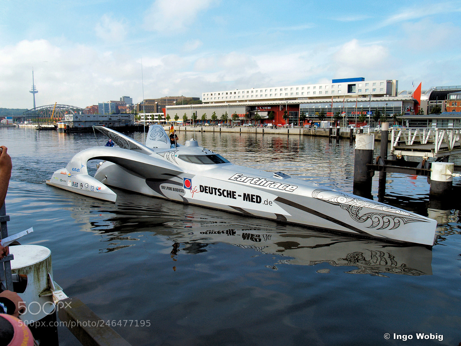 Olympus E-500 (EVOLT E-500) sample photo. Earthrace boat in kiel photography