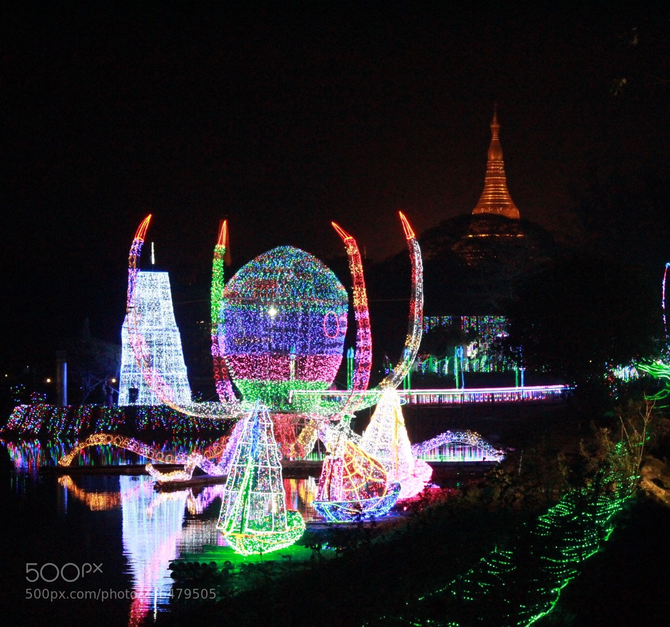 Canon EOS 1300D (EOS Rebel T6 / EOS Kiss X80) sample photo. Shwedagon pagoda, from myanmar photography