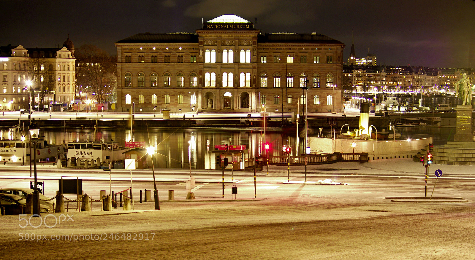 Pentax K20D sample photo. Stockholm night photography