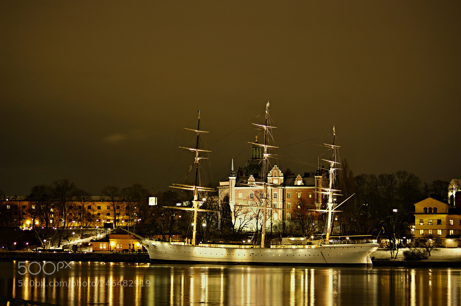 Pentax K20D sample photo. Stockholm night photography