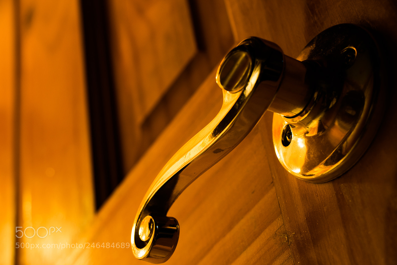 Canon EOS 7D Mark II sample photo. Warmly lit door handle photography