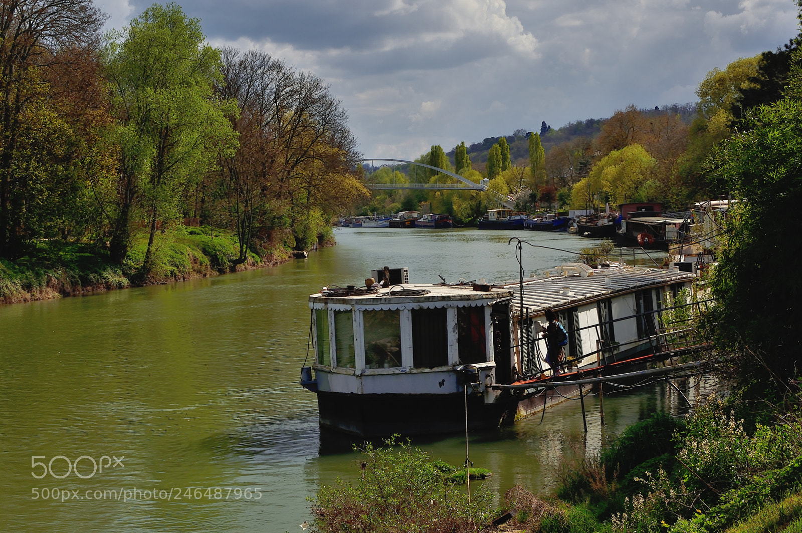 Nikon D3200 + Nikon AF-S DX Nikkor 35mm F1.8G sample photo. Houseboats photography