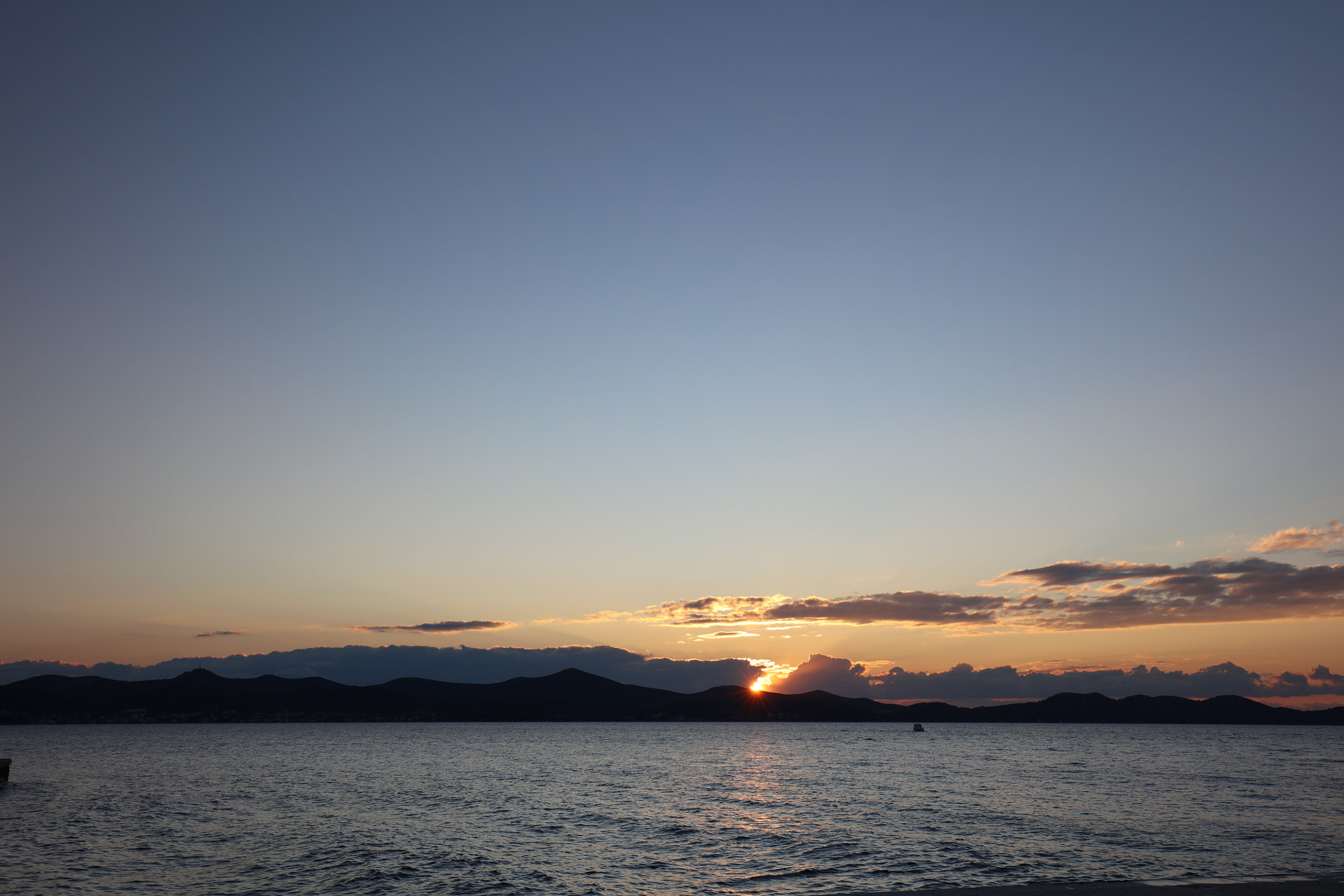 Canon EF 16-35mm F4L IS USM sample photo. La photography