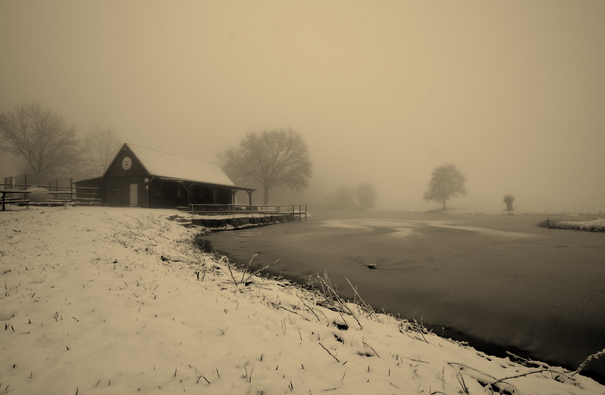 Nikon D7100 sample photo. Boathouse in the morning fog photography