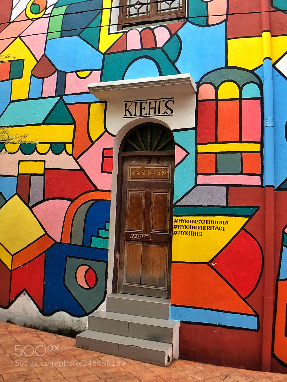Apple iPhone 8 sample photo. Colourful street art photography
