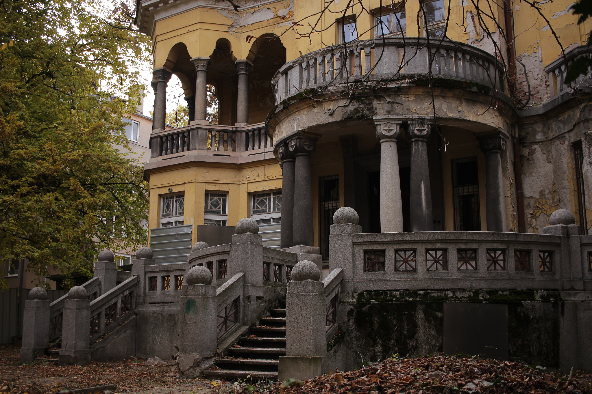 Canon EF-S 24mm F2.8 STM sample photo. The abandoned house photography