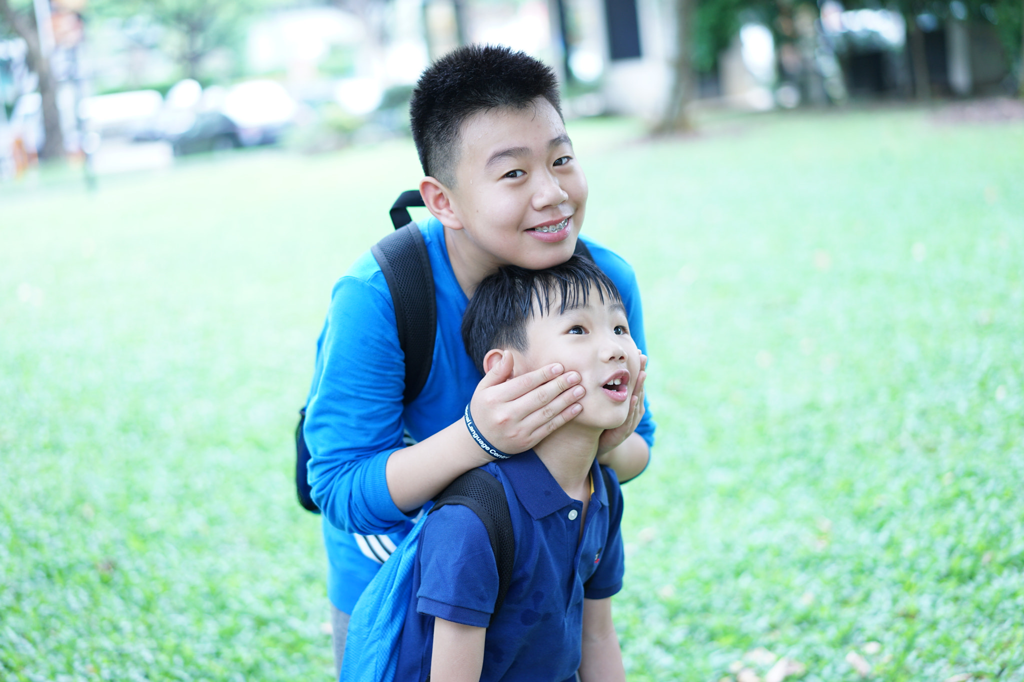 Sony a7 II + Sony Sonnar T* FE 55mm F1.8 ZA sample photo. He's my little brother photography