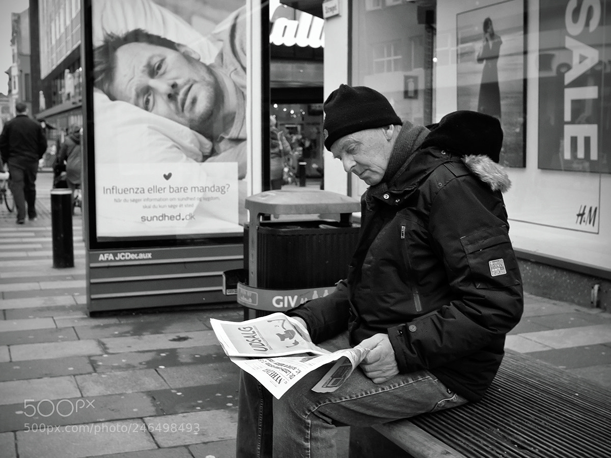 Fujifilm X-Pro2 sample photo. News reader photography
