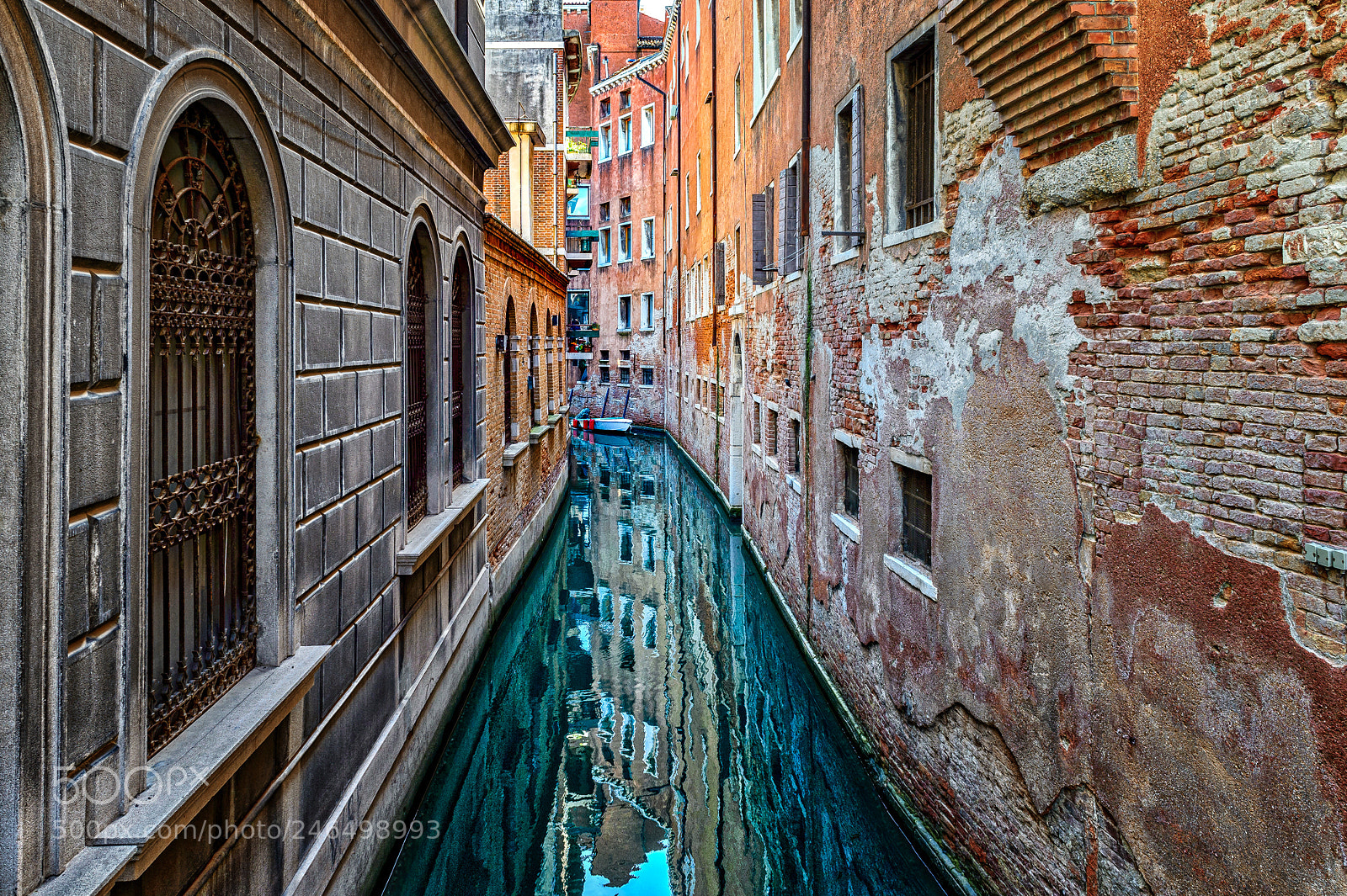 Nikon D4S sample photo. Least quiet alley at photography