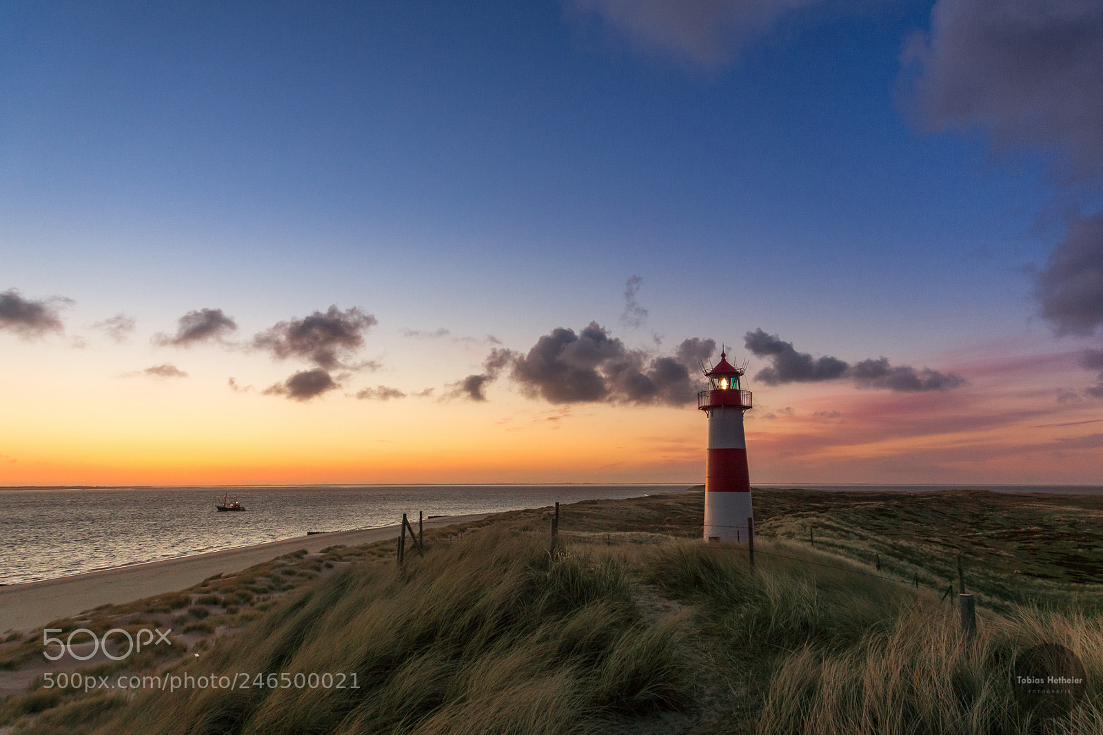 Sony SLT-A77 sample photo. Lighthouse sunrise photography