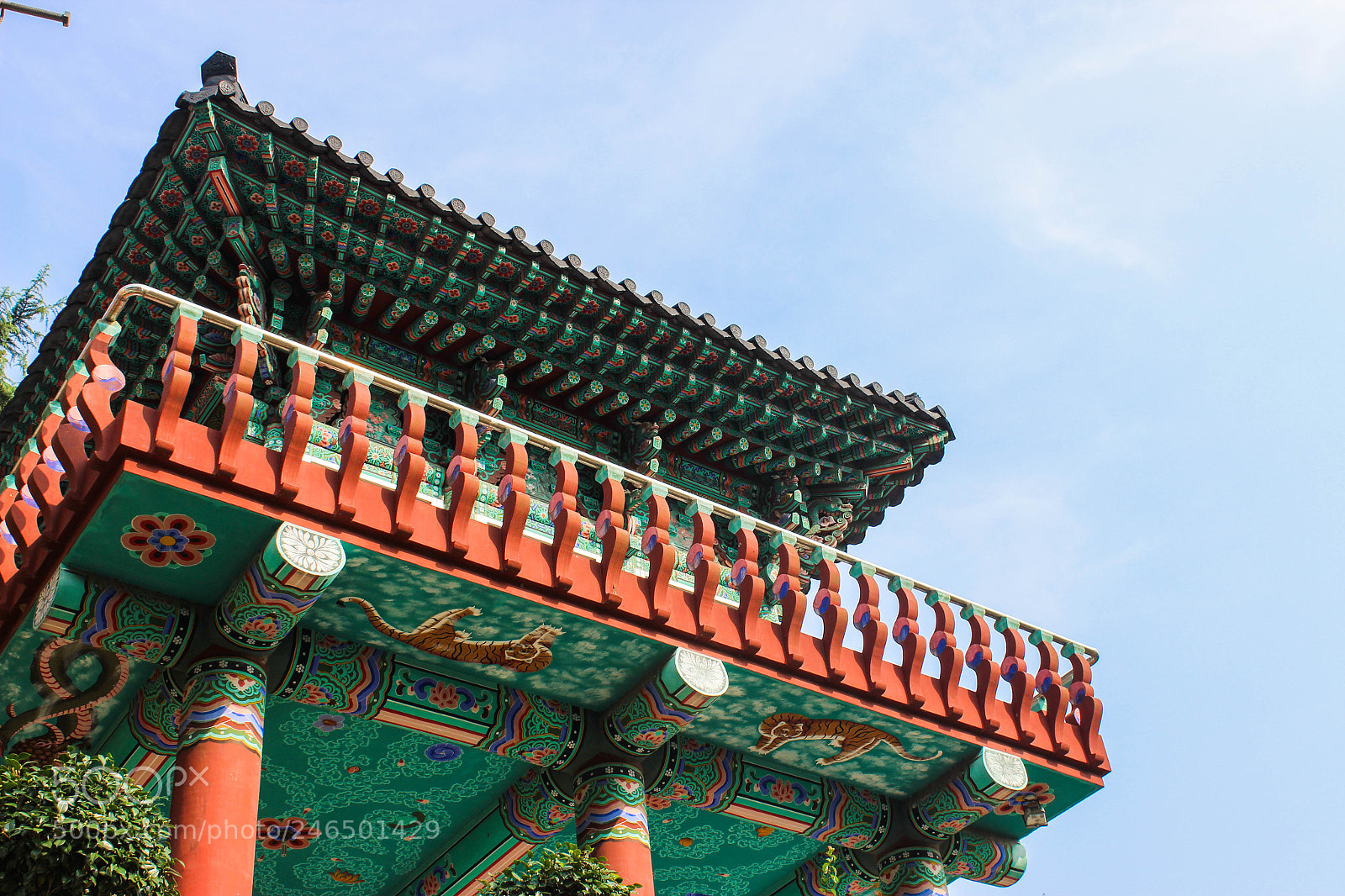 Canon EOS 600D (Rebel EOS T3i / EOS Kiss X5) sample photo. Korean temple in gamcheon photography