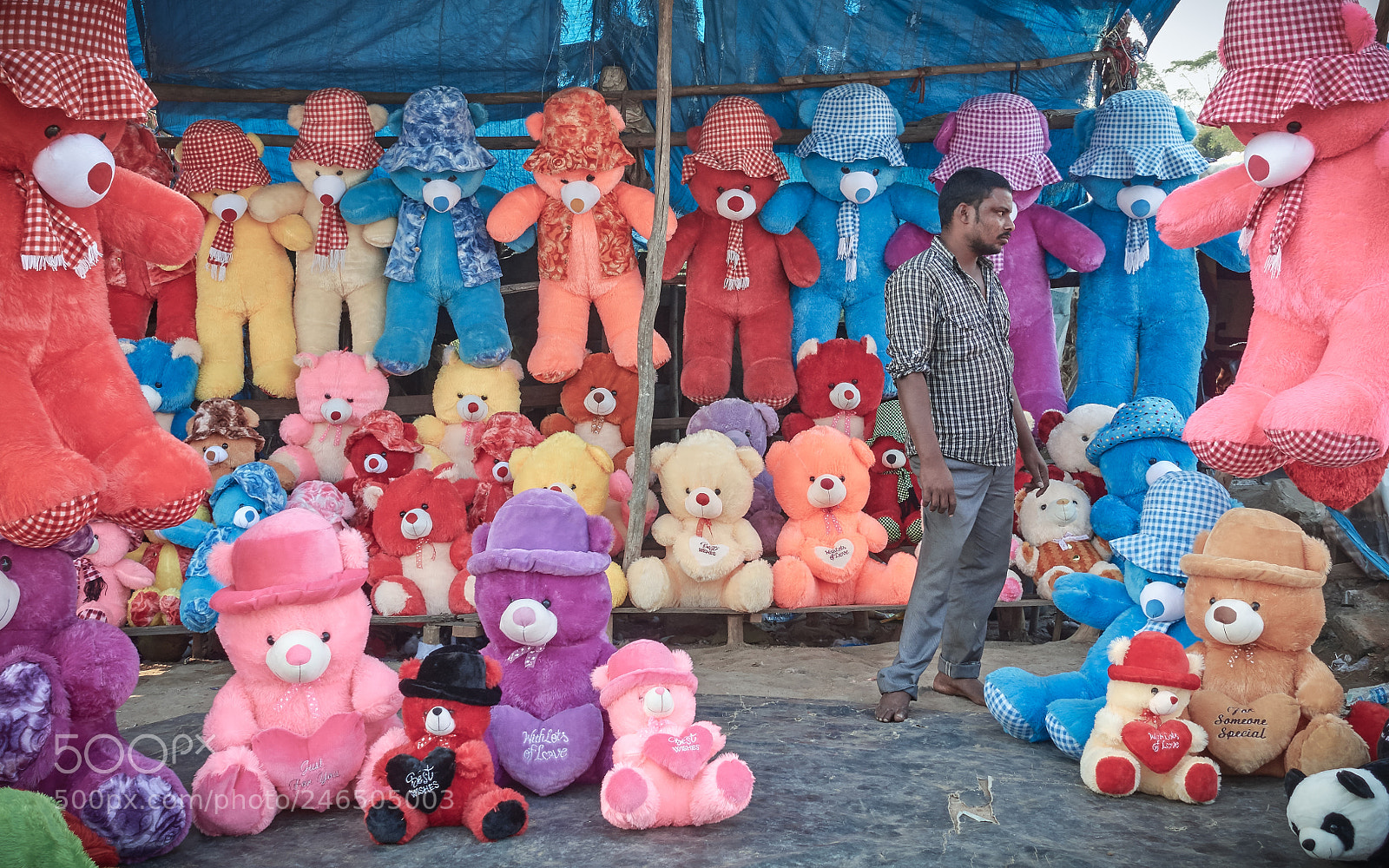 Sony Cyber-shot DSC-RX100 IV sample photo. A seller of toys. photography
