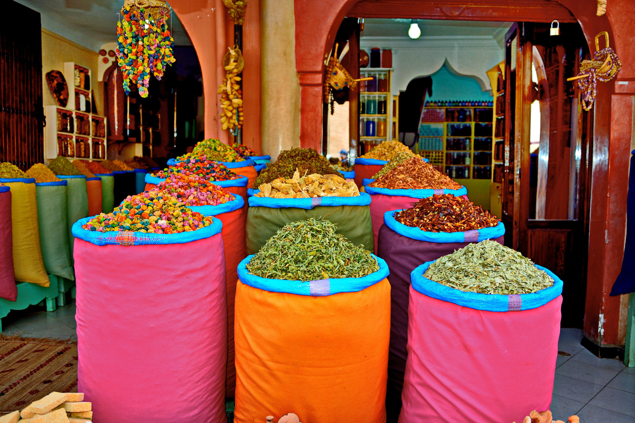 Nikon D800 + Nikon AF-S Nikkor 28-300mm F3.5-5.6G ED VR sample photo. Morocco marrakech spices and colors photography