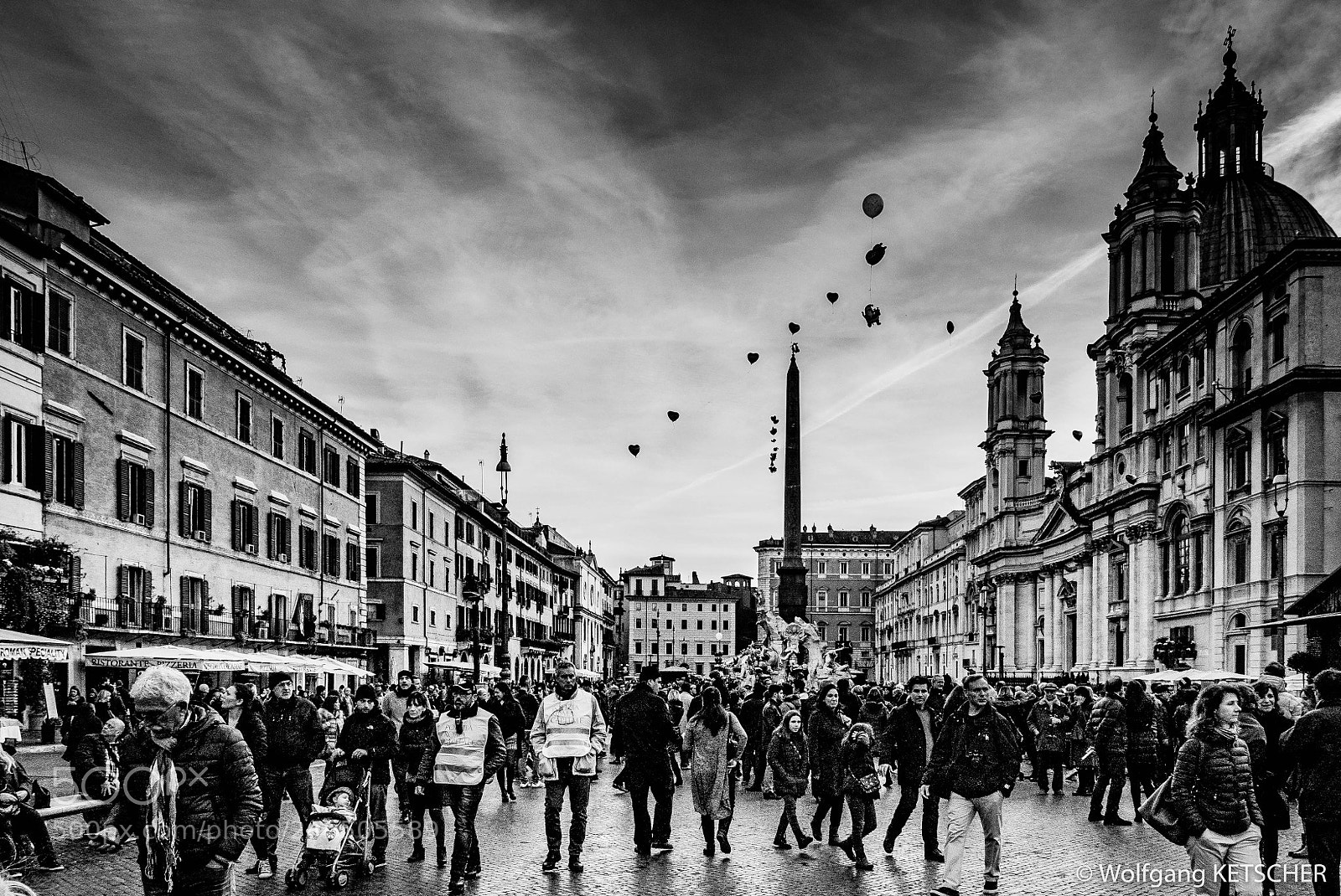 Panasonic Lumix DMC-LX100 sample photo. Piazza navona photography