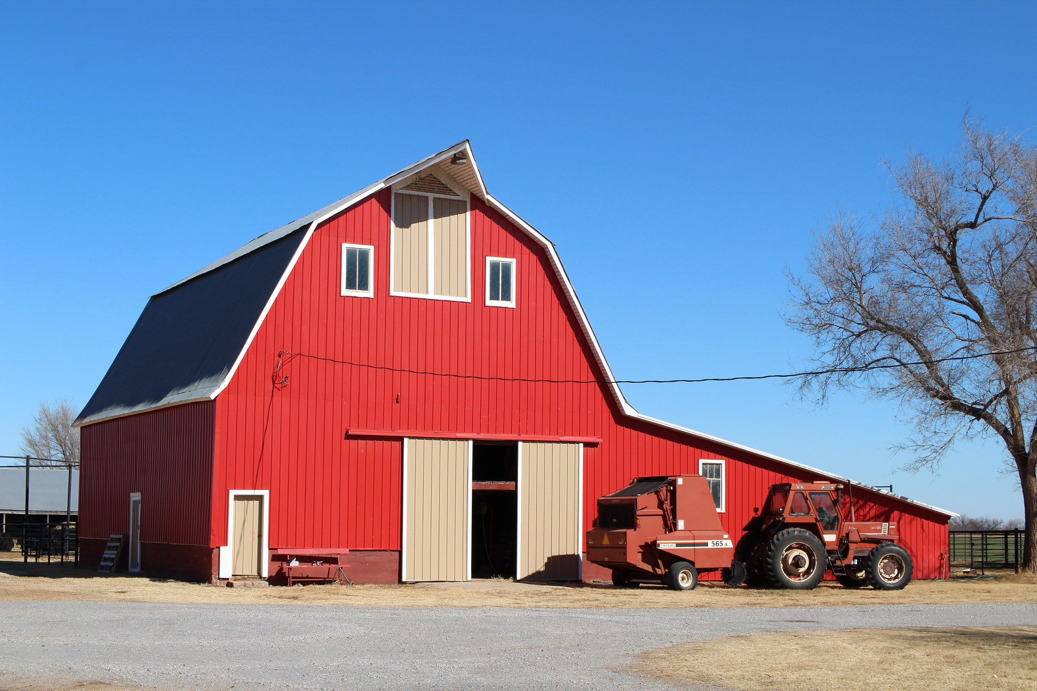 Canon EOS 1300D (EOS Rebel T6 / EOS Kiss X80) + Canon EF-S 35mm F2.8 Macro IS STM sample photo. The gambrel roof red barn constructed by my great  ... photography