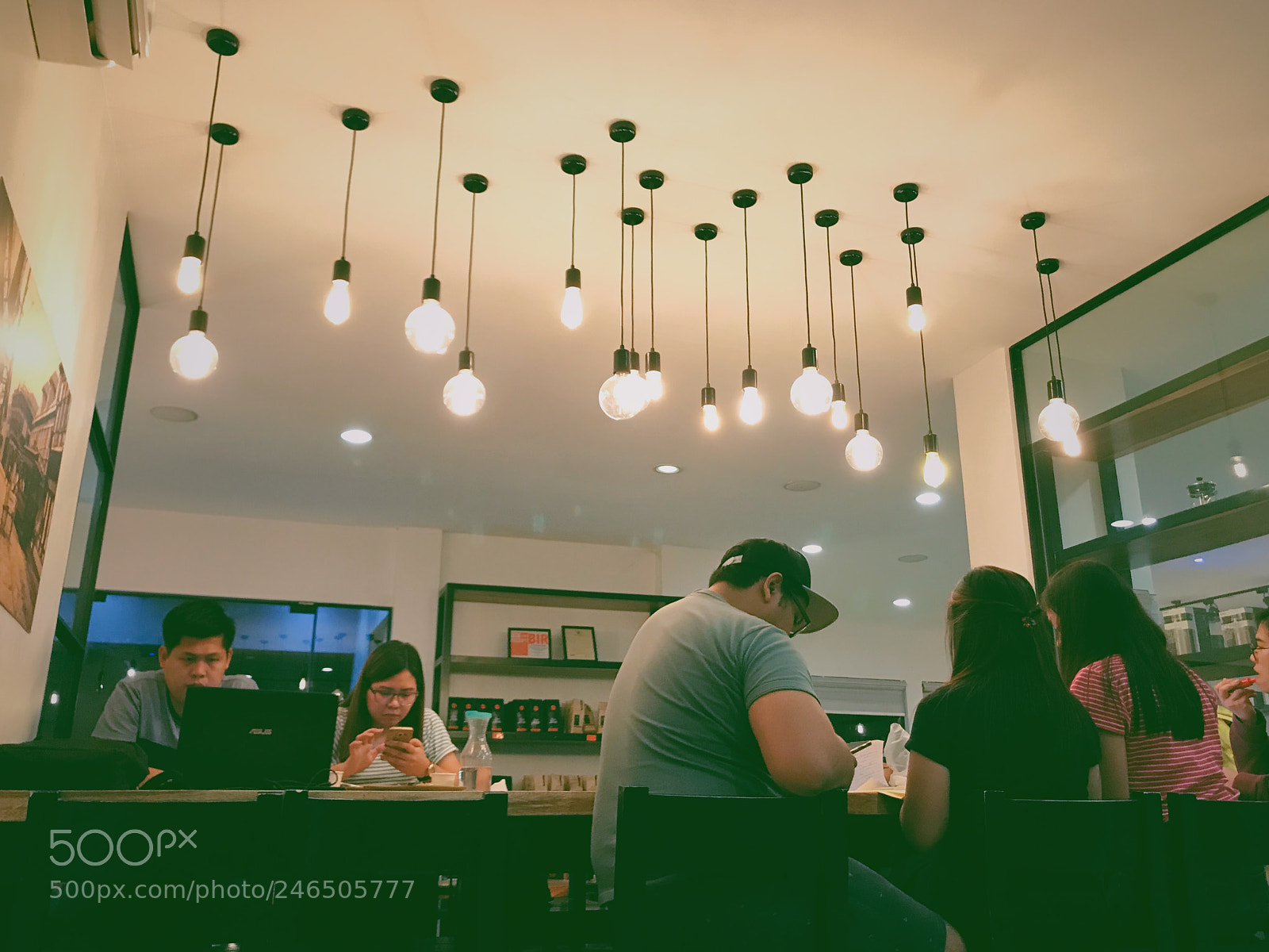 Apple iPhone 7 Plus sample photo. Millennials in a cafe. photography