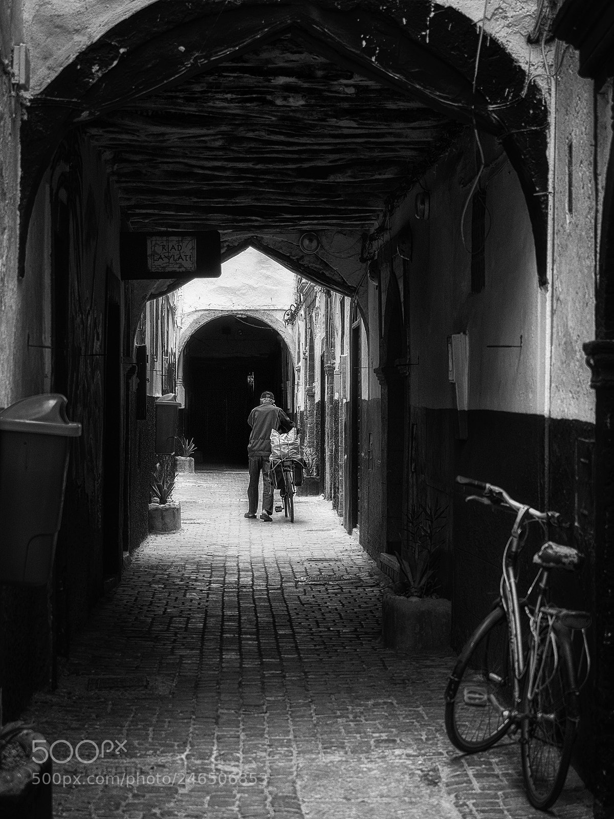 Olympus OM-D E-M5 II sample photo. The alley of the photography