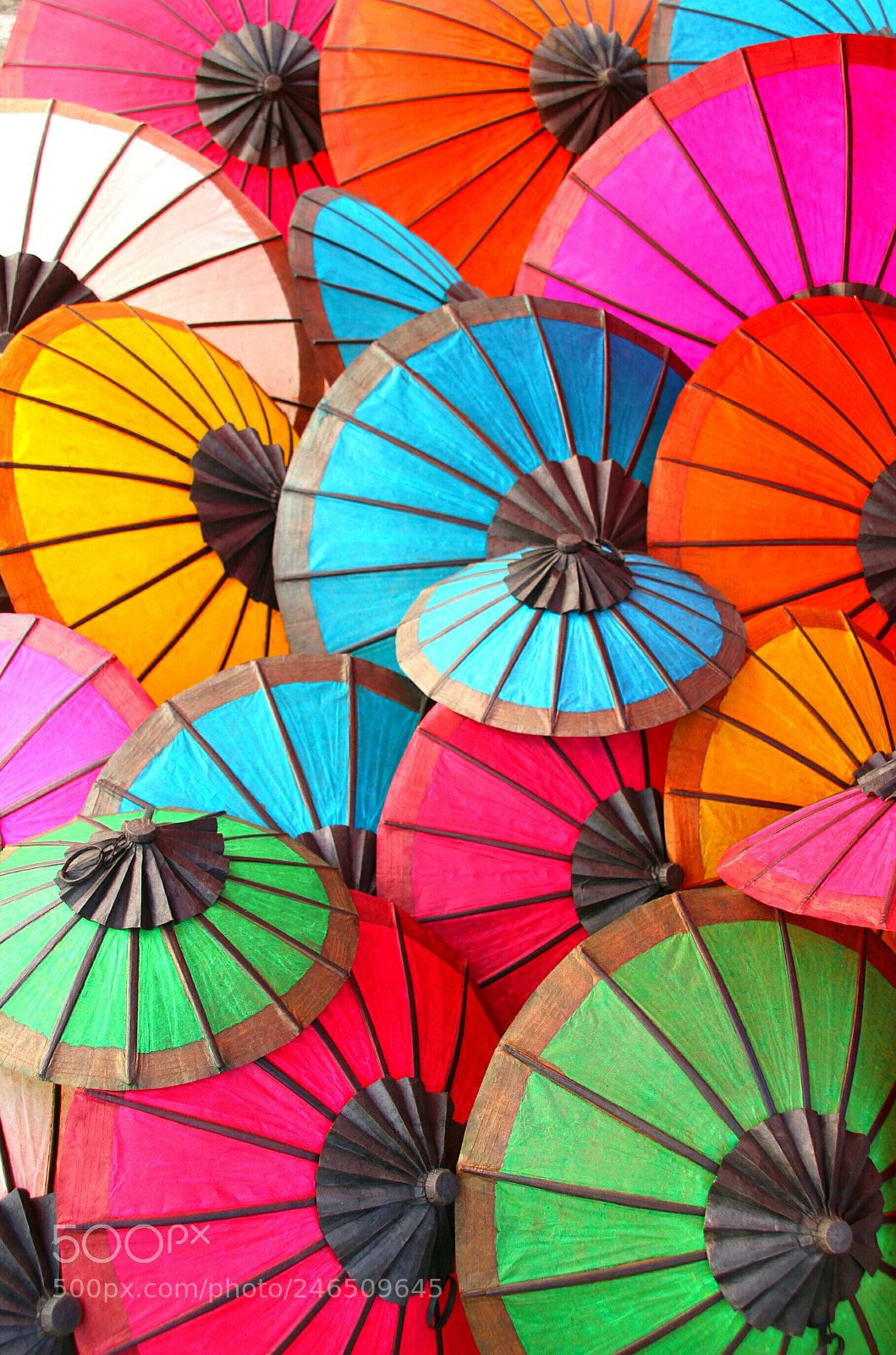 Canon EOS 100D (EOS Rebel SL1 / EOS Kiss X7) sample photo. Umbrella rainbow photography