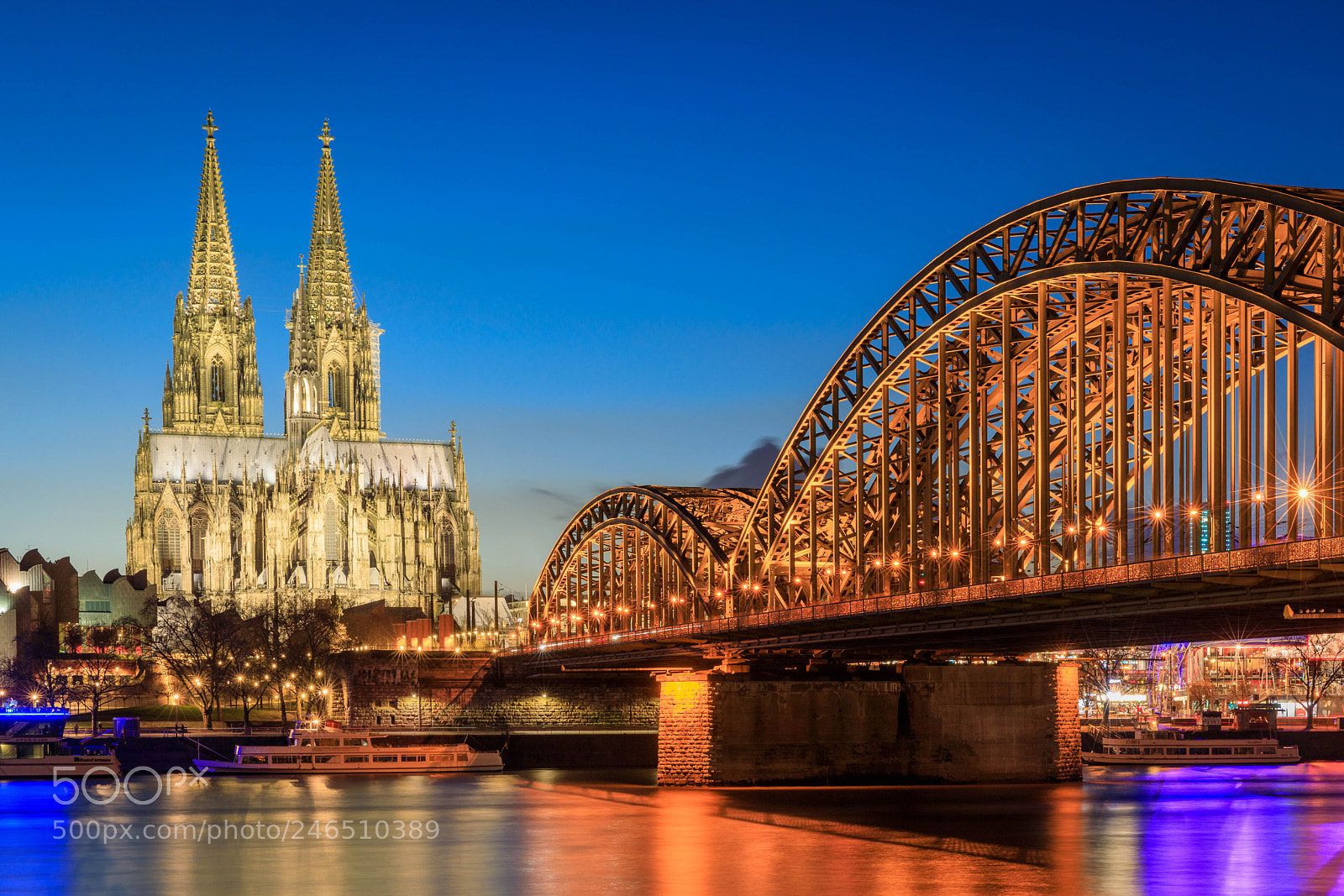 Canon EOS 5D Mark IV sample photo. Cologne by night photography