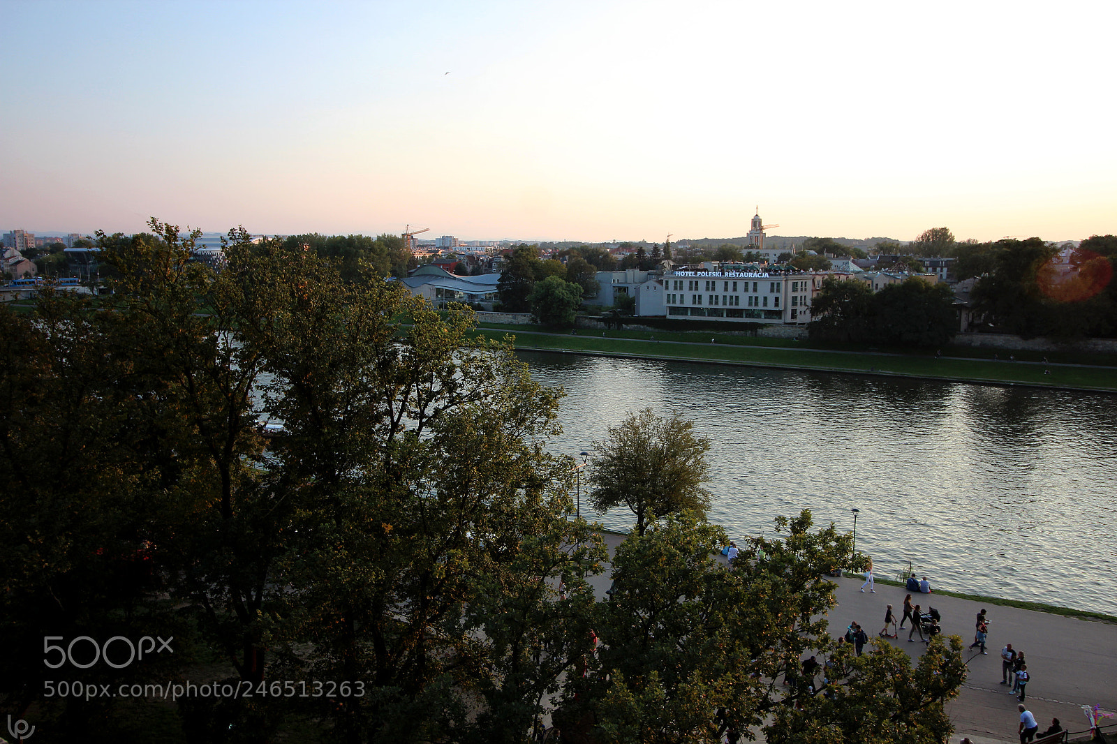 Canon EOS 600D (Rebel EOS T3i / EOS Kiss X5) sample photo. The evening photography