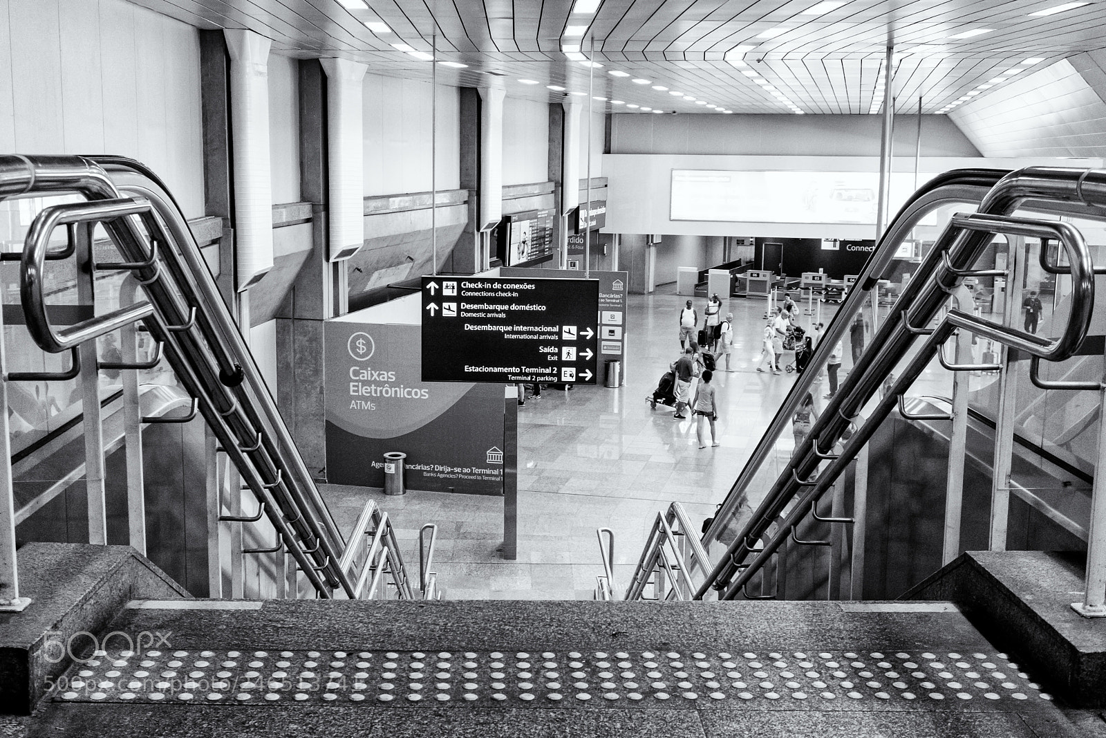 Sony a6300 sample photo. Aeroport photography
