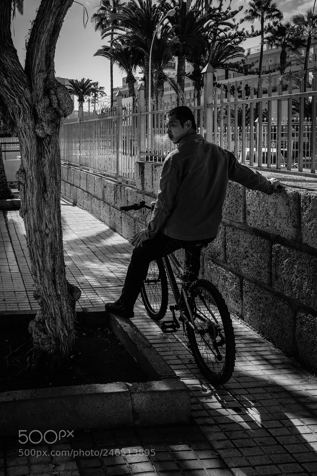 Fujifilm X100F sample photo. Smoking photography